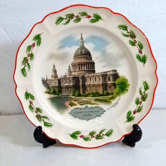 Vintage Wedgwood Queen's Ware Christmas Plates Paintings by Alan Price Set of 4 - Picture 1 of 14